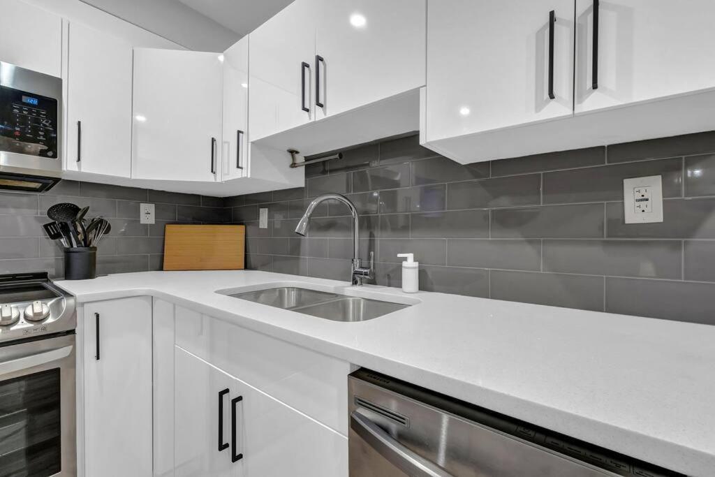 Modernsuite*Nearairport*2Queens*2Bedroom*Fullkitchen Edmonton Exterior foto